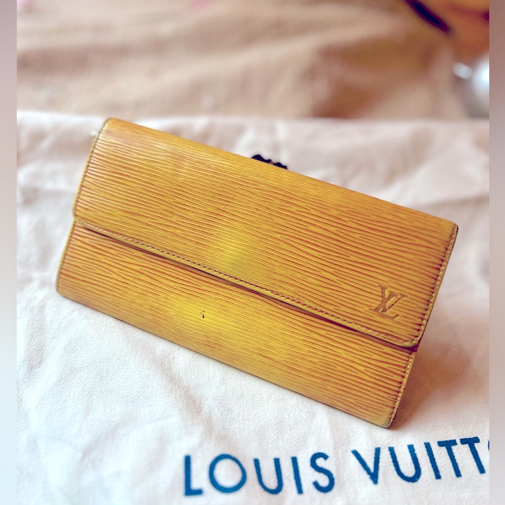 Authentic Louis Vuitton Epi Leather Sarah Wallet (Yellow)